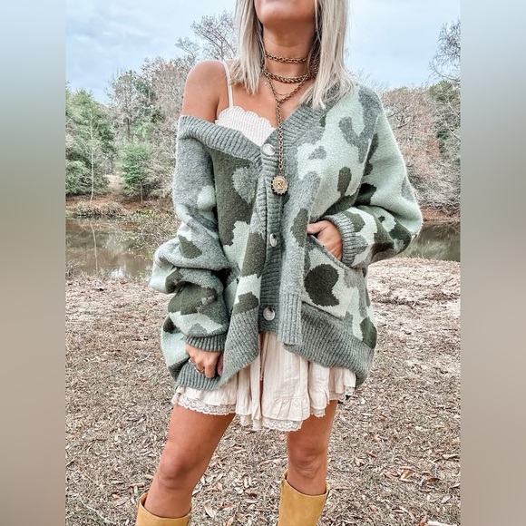 Three Bird Nest Into the Dusk Camouflage Oversized Cardigan, Large, NWT - Picture 6 of 11